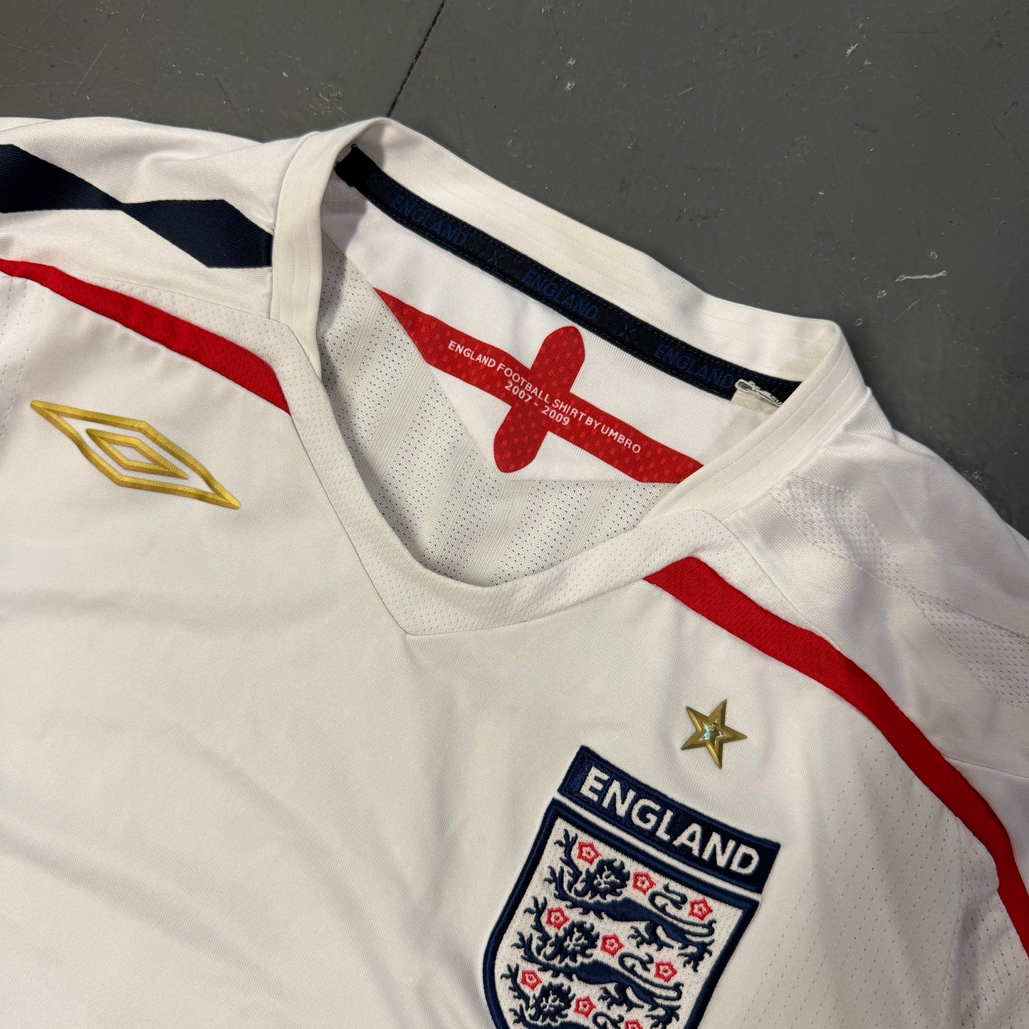 Umbro 2007/09 England Shirt In White (L)