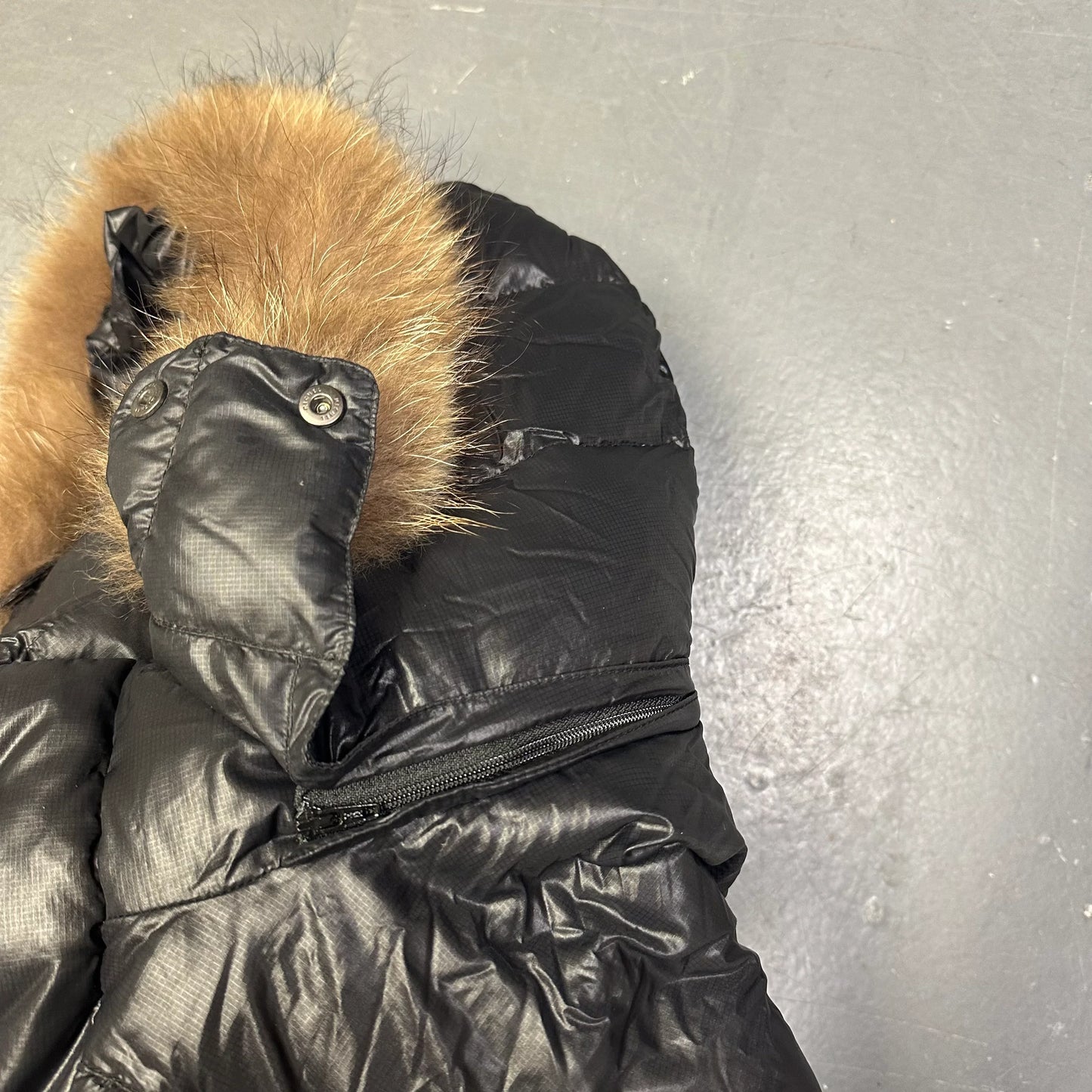 Camp 7 Fur Hood Puffer Jacket In Black (XL)