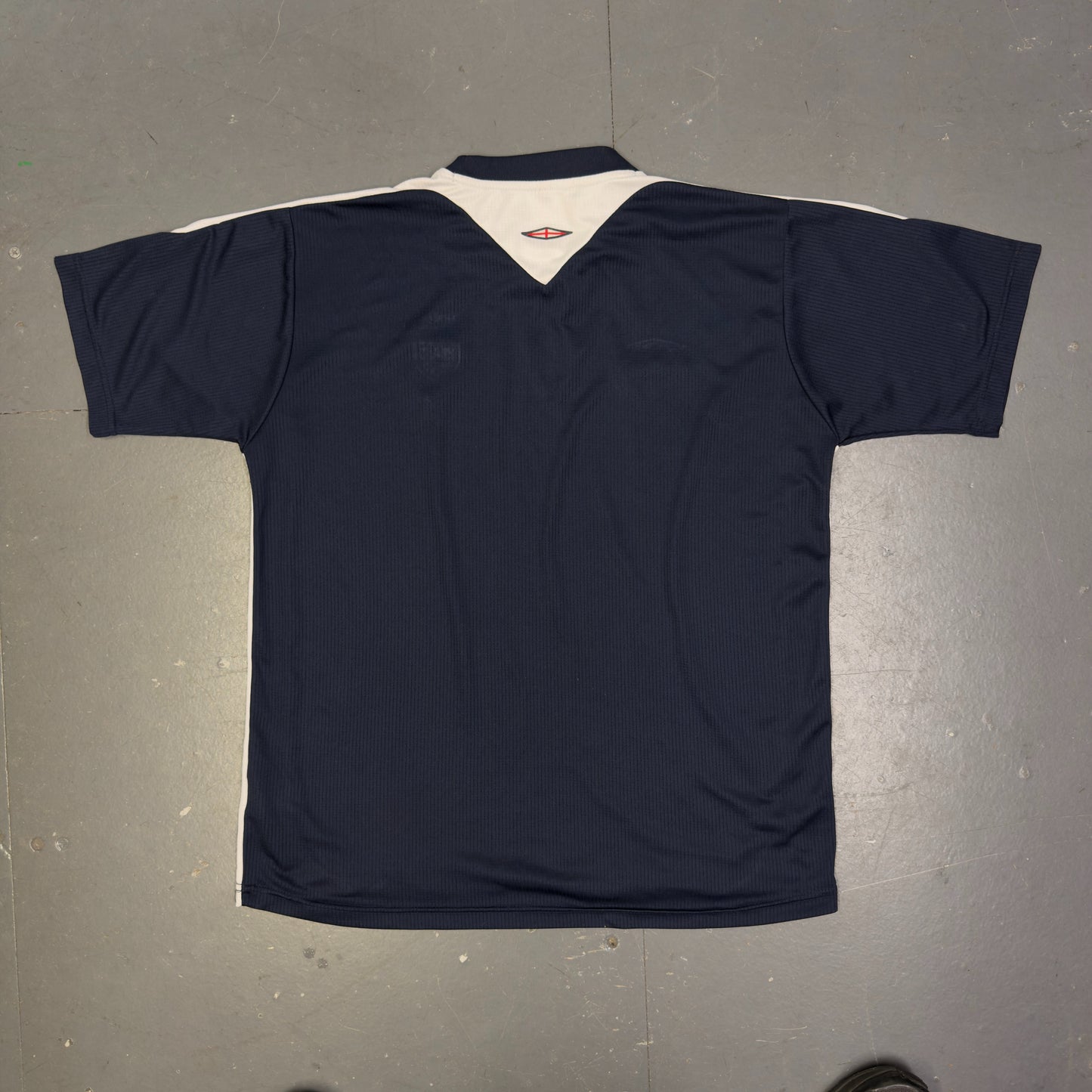 Umbro 2005/07 England Training Shirt In Navy (L)