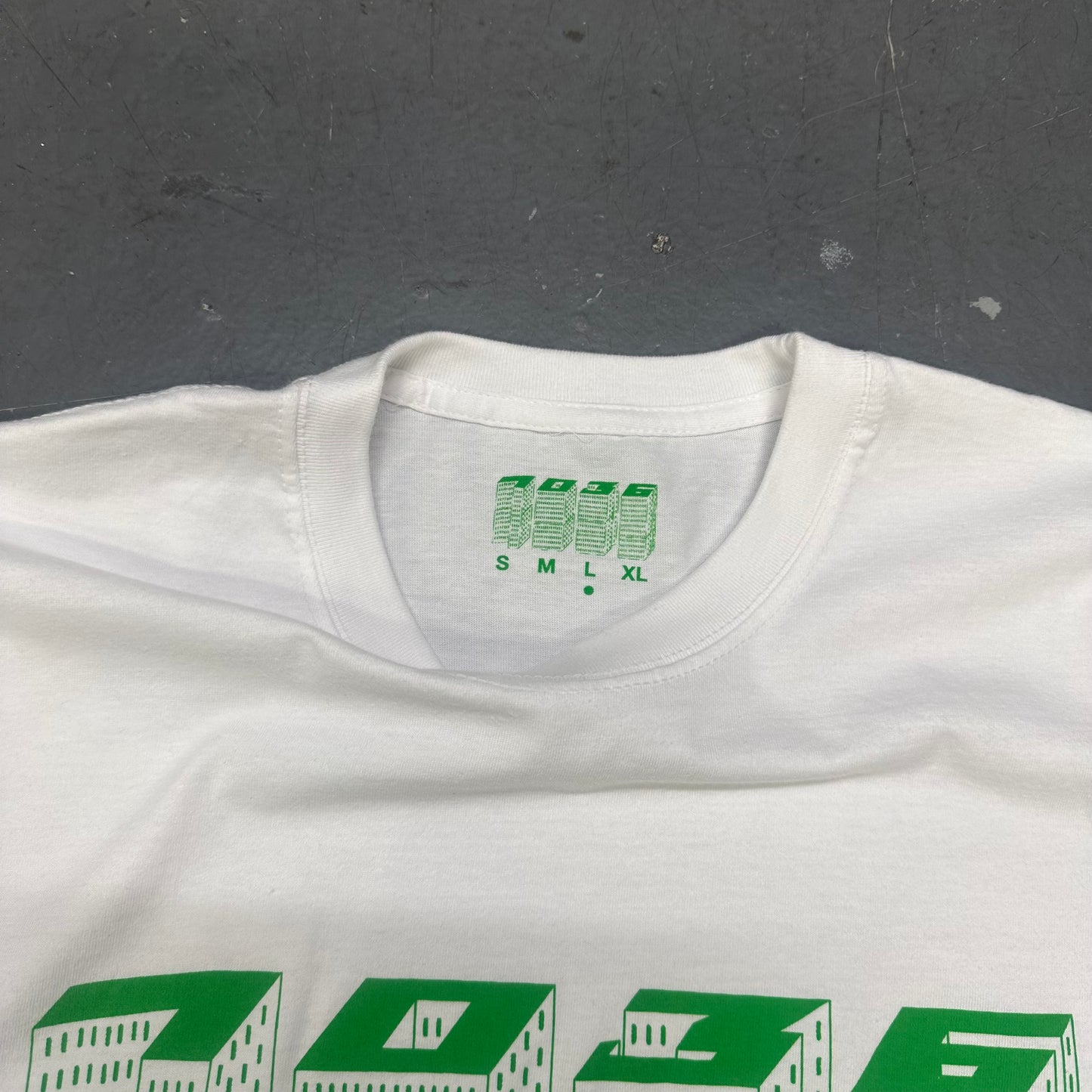 1036 High Rise Tee In White & Green ( L )