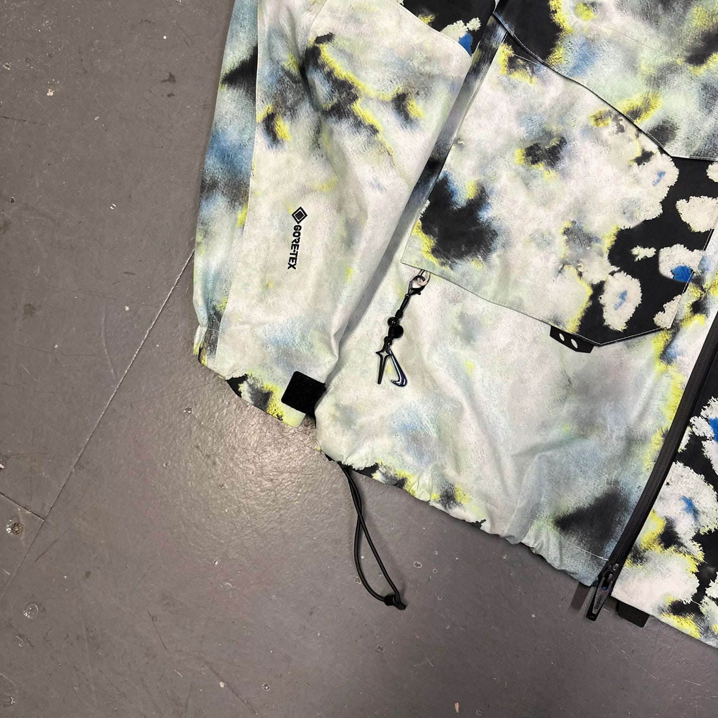 ARCHIVE Nike Nocta Opal Jacket In White ( L )