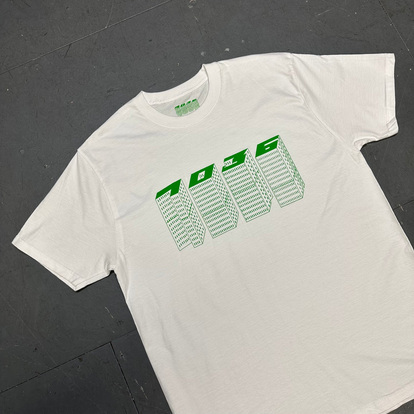 1036 High Rise Tee In White & Green ( L )
