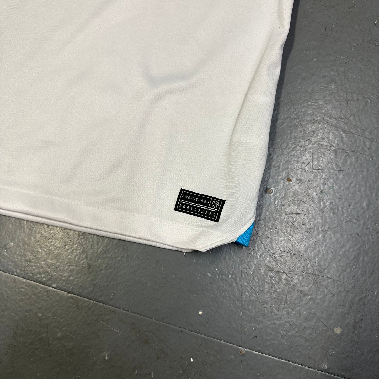 Nike England 2022/23 Shirt In White & Blue ( L )