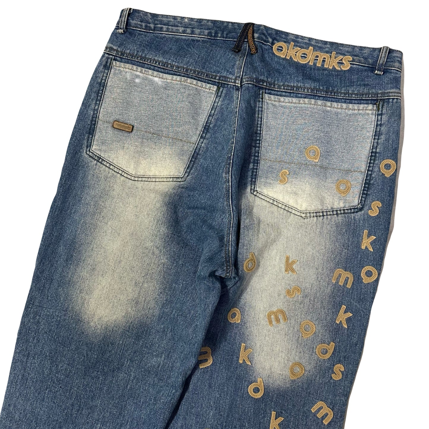 Akademiks Spellout Embroidered Letter Jeans (W38)