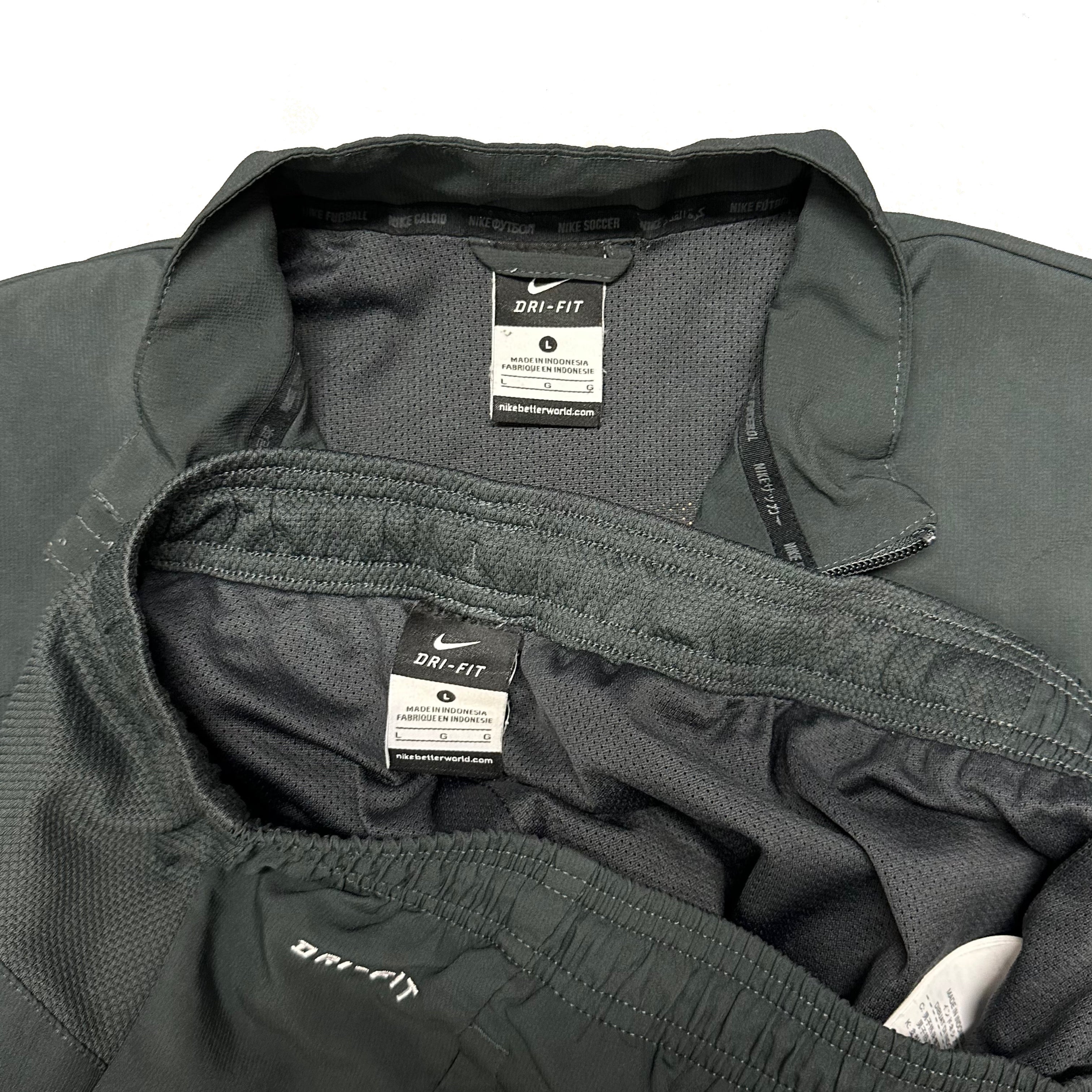 Nike Juventus 2013/14 Tracksuit ( L )