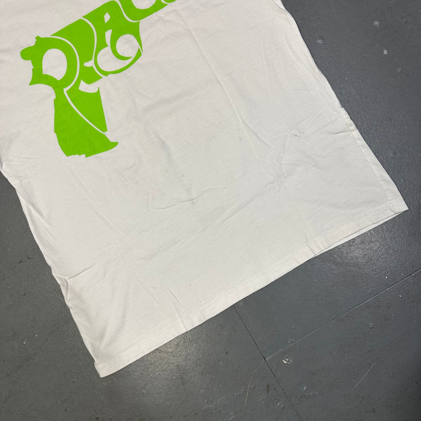 Akademiks Peace Shirt In White & Green ( L )
