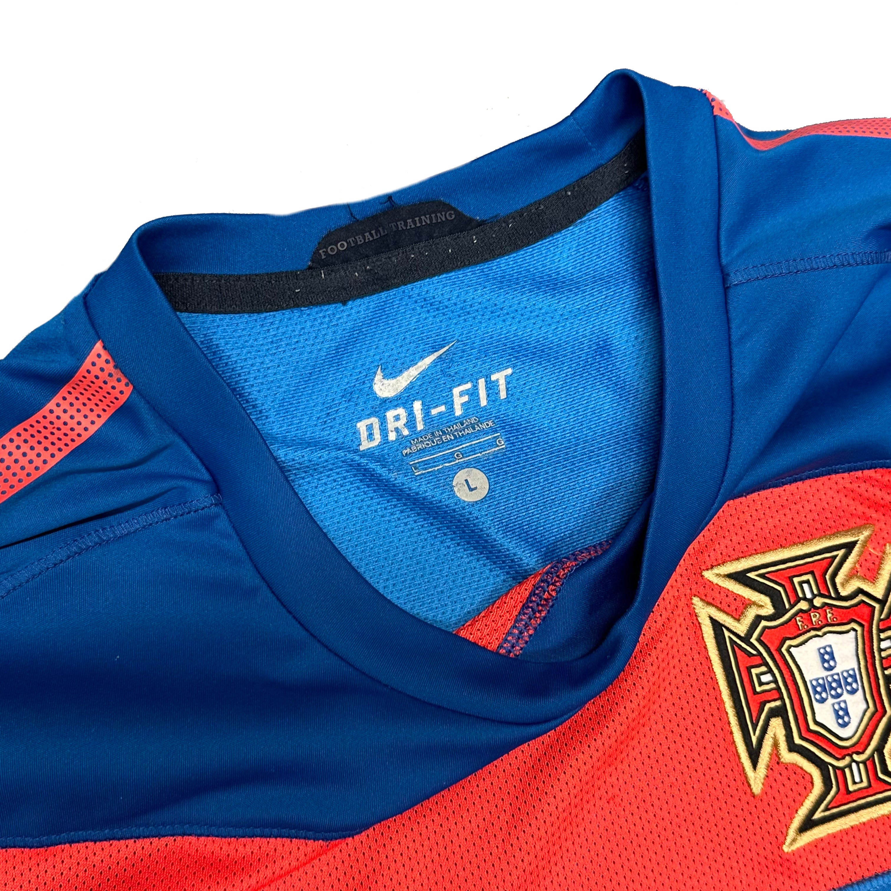 Nike 2010/11 Portugal Training Shirt ( L )