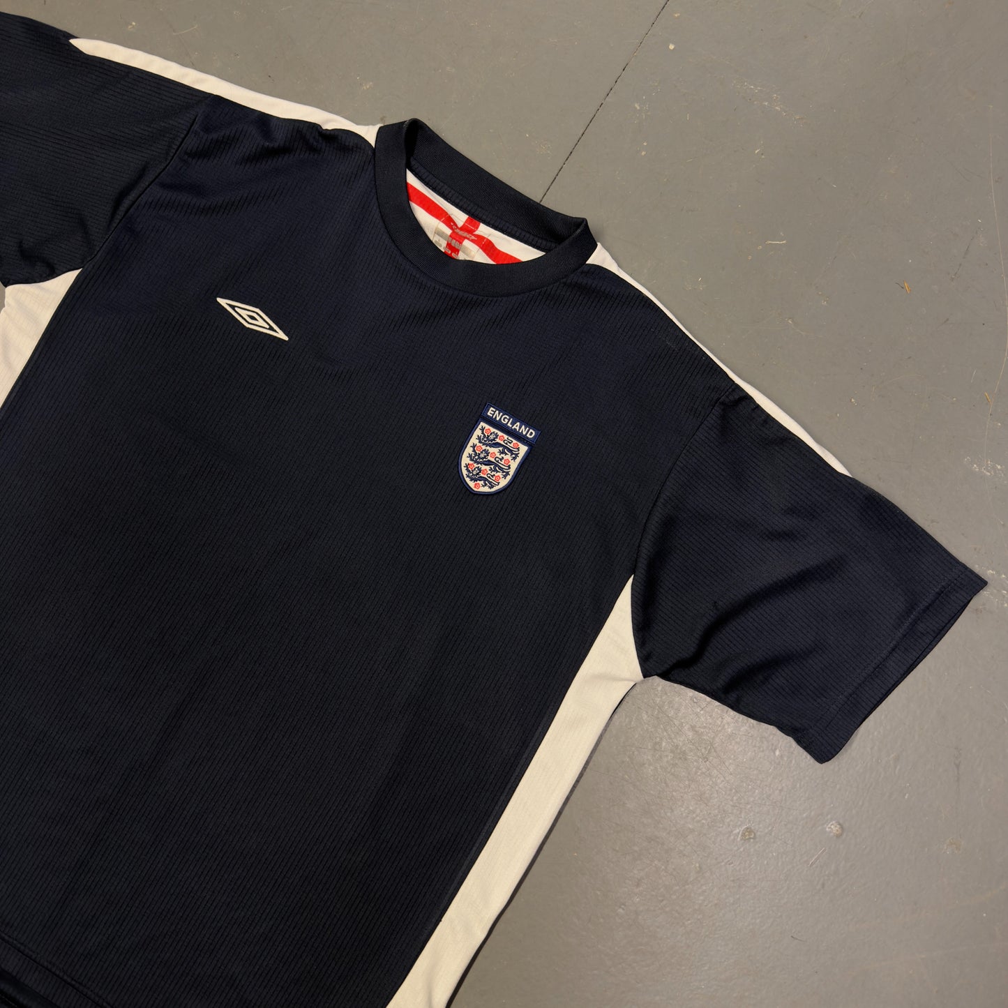 Umbro 2005/07 England Training Shirt In Navy (L)