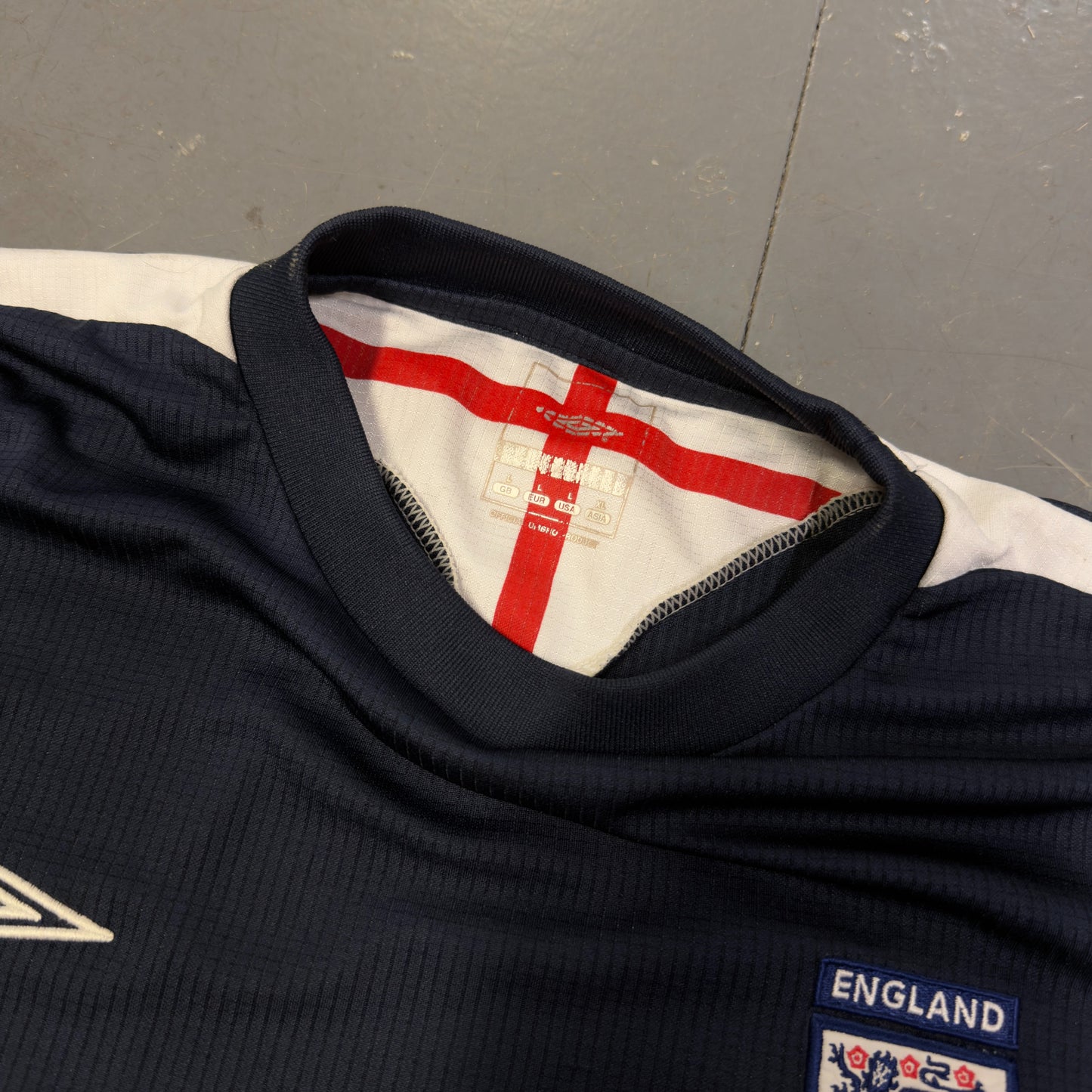 Umbro 2005/07 England Training Shirt In Navy (L)