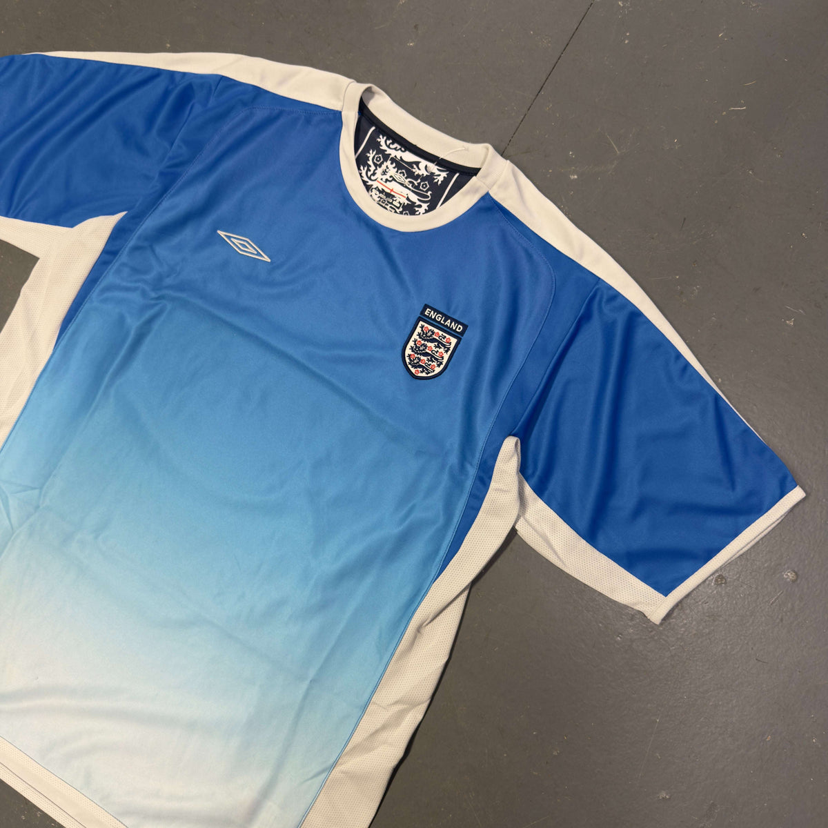 Umbro 2004/06 England Training Shirt In Blue & White (L)
