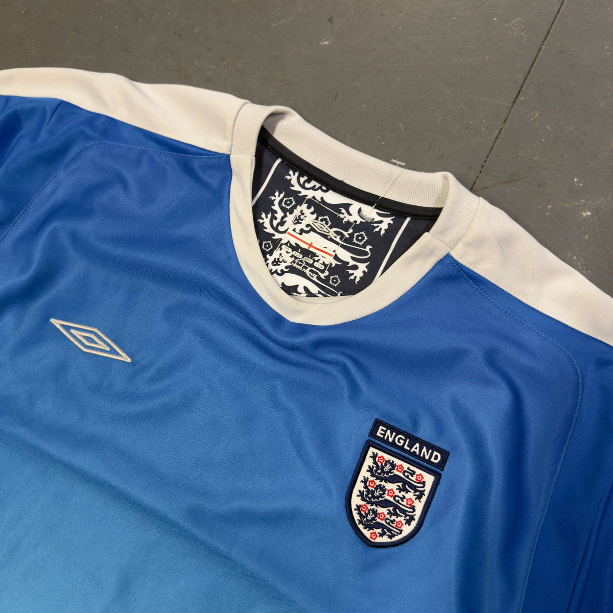 Umbro 2004/06 England Training Shirt In Blue & White (L)